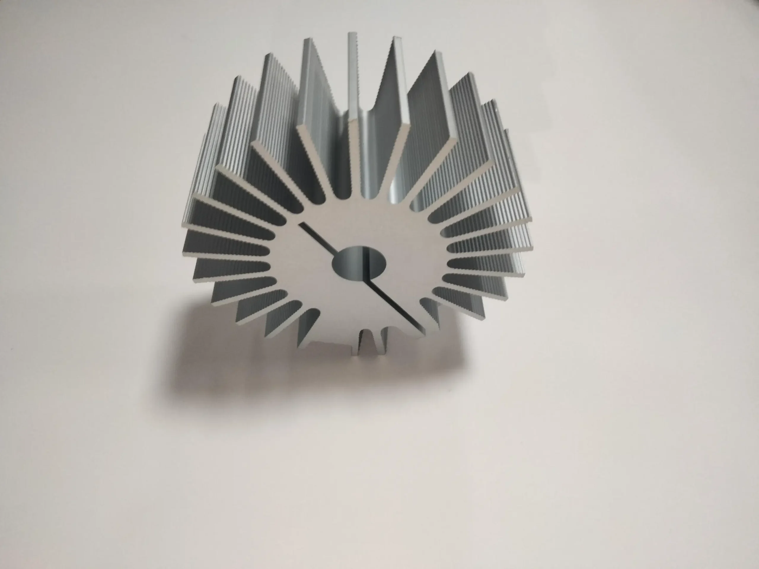 Тепловой радиатор из экструдированного алюминия, CNC обработка