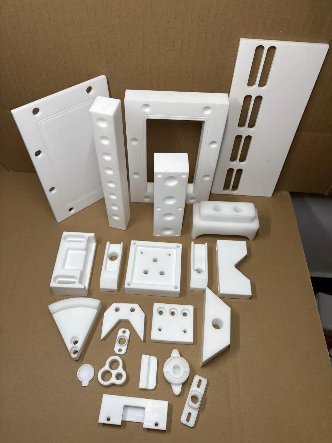 POM Acetal Elektrik Izolyatsiyalash Qoʻllab-quvvatlash CTI 175V CNC Profil Toleransi